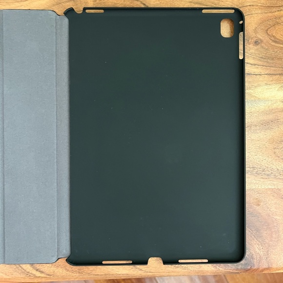 Incase Book Jacket Revolution - Picture 8 of 9